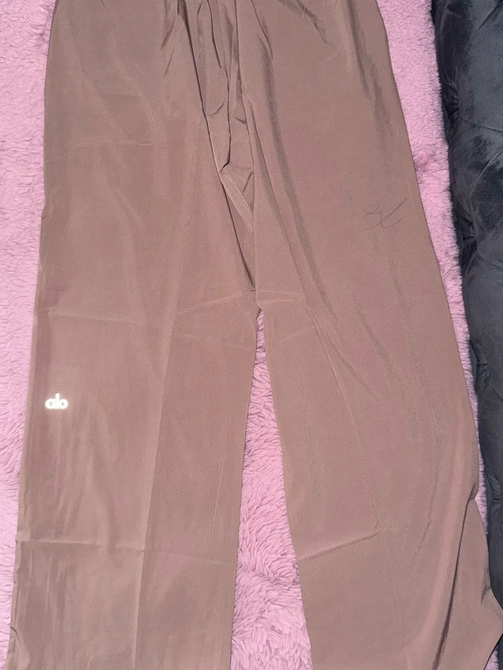 Alo Yoga suit up trousers regular taupe pants size M